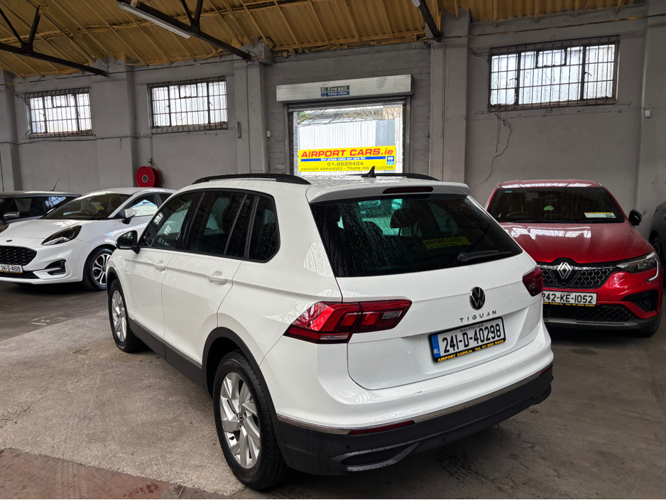 2024 Volkswagen Tiguan - image 11
