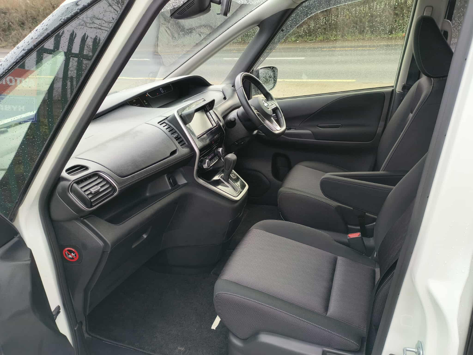 2017 Nissan Serena - image 14