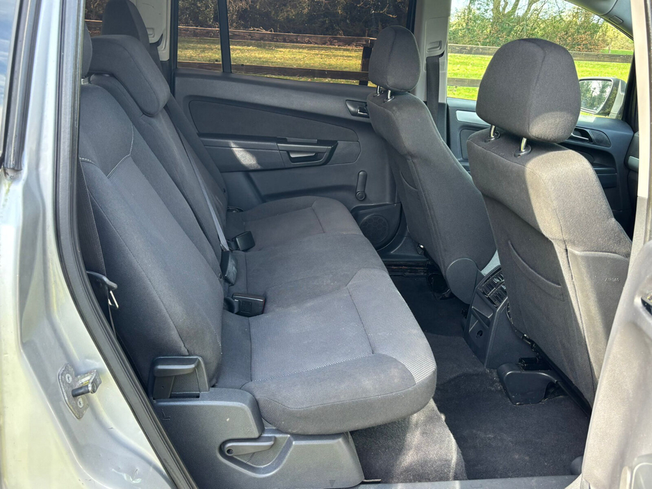 2013 Vauxhall Zafira - image 12