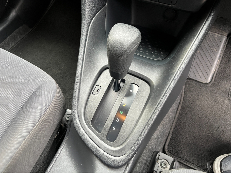 2021 Toyota Yaris - image 16