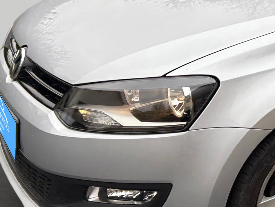 2013 Volkswagen Polo - image 9