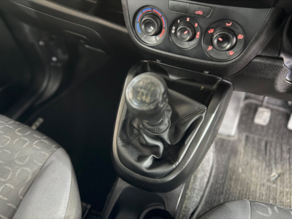 2017 Fiat Doblo - image 27