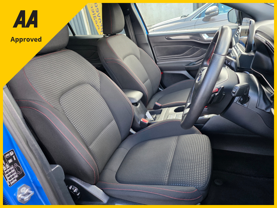 2022 Ford Focus - image 12