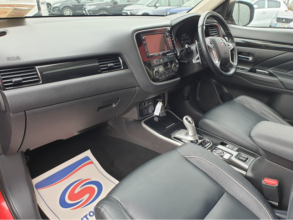 2017 Mitsubishi Outlander - image 12