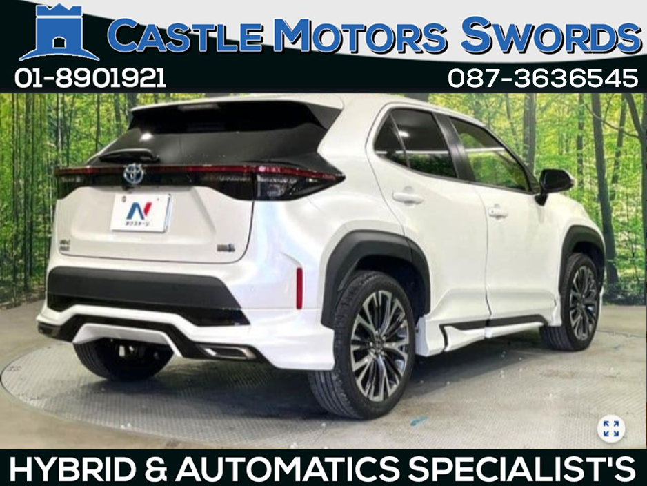 2023 Toyota Yaris Cross - image 2