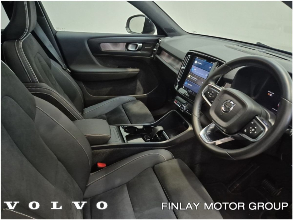 2023 Volvo XC40 - image 7