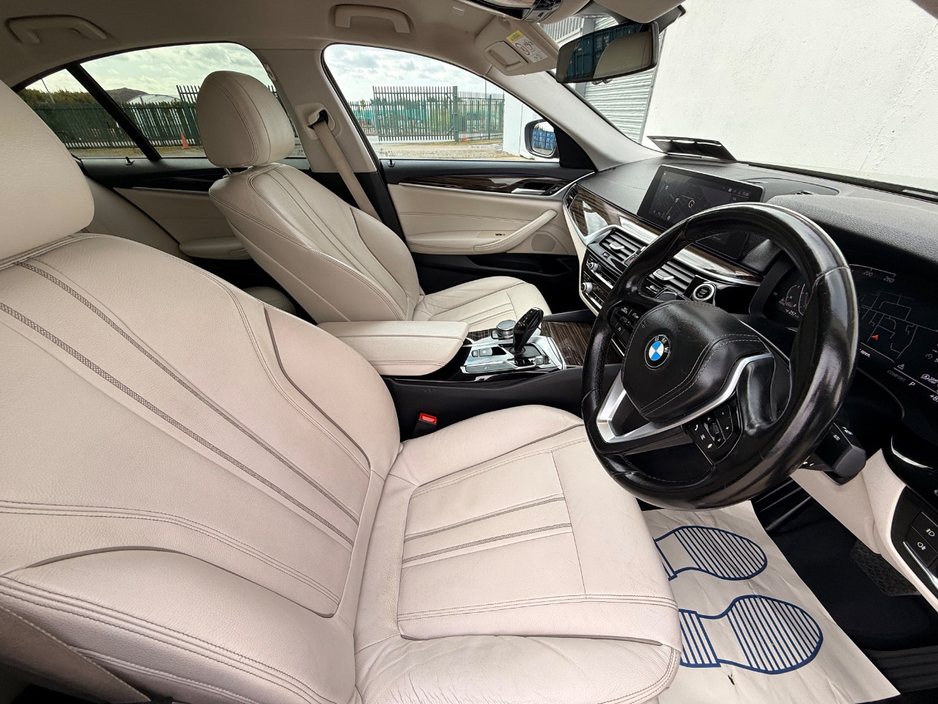 2020 BMW 5 Series - image 14