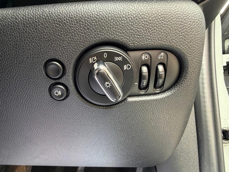 2022 MINI Hatch - image 28