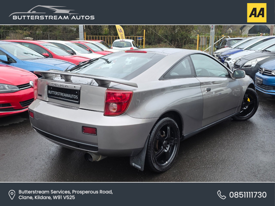 2005 Toyota Celica - image 6