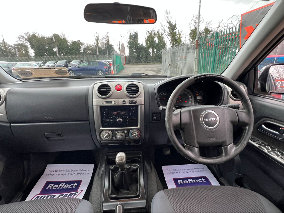 2010 Isuzu Rodeo - image 10