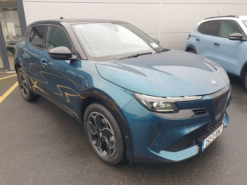 2025 Alfa Romeo Junior Ibrida 1.2(136bhp) MHEV, Premium+Tech+Sunroof+18" Alloys €39,995