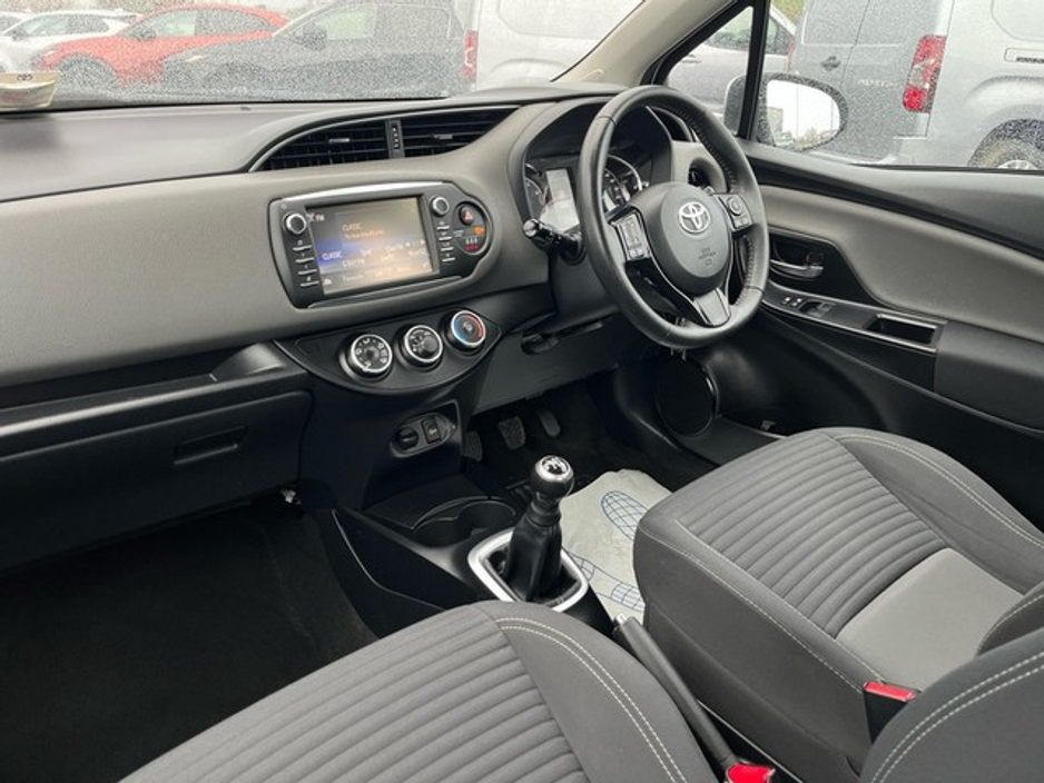 2019 Toyota Yaris - image 8