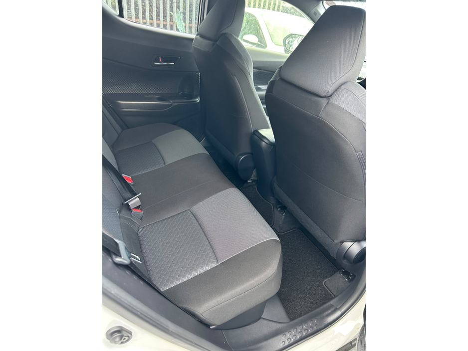 2020 Toyota C-HR - image 9