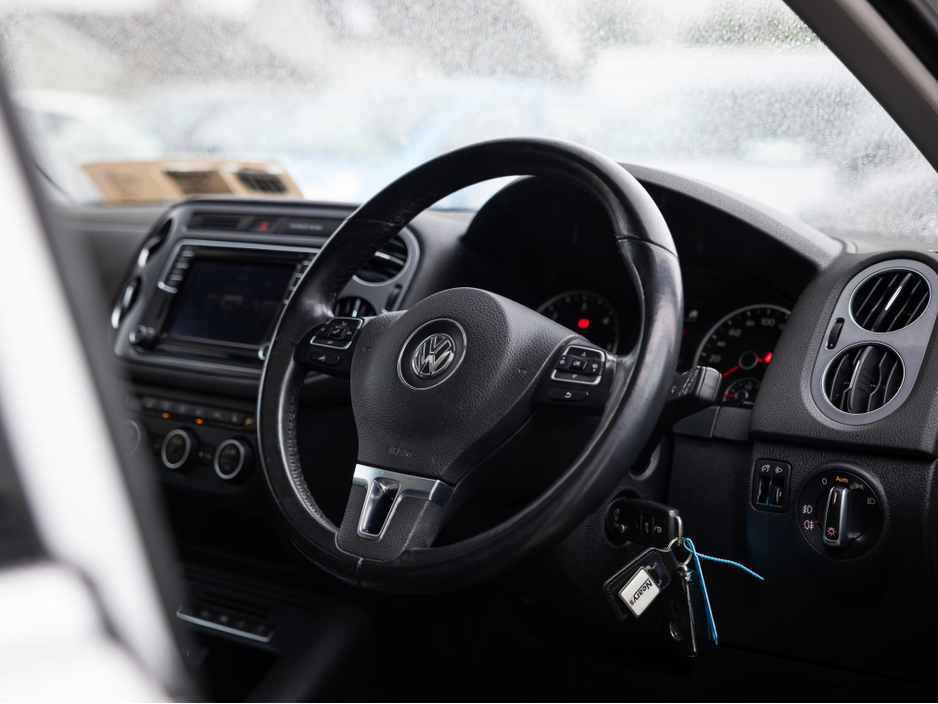 2016 Volkswagen Tiguan - image 13