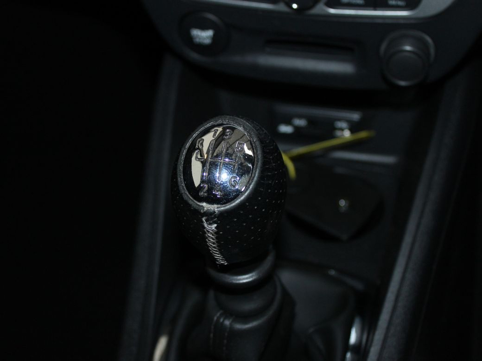 2015 Renault Fluence - image 21