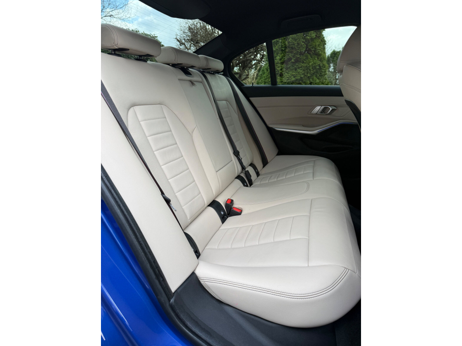 2022 BMW 3 Series - image 11