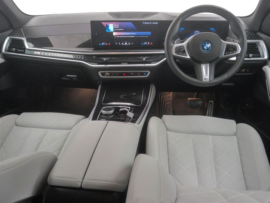 2025 BMW X5 - image 4