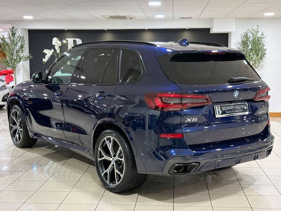 2022 BMW X5 45e M-SPORT HYBRID=TECH/COMFORT/SKY LOUNGE PACKAGES=LOW MILES//FULL BMW SERVICE HISTORY=222 REG=ORIGINAL IRISH SUPPLIED//TAILORED FINANCE PACKAGES AVA €66,995