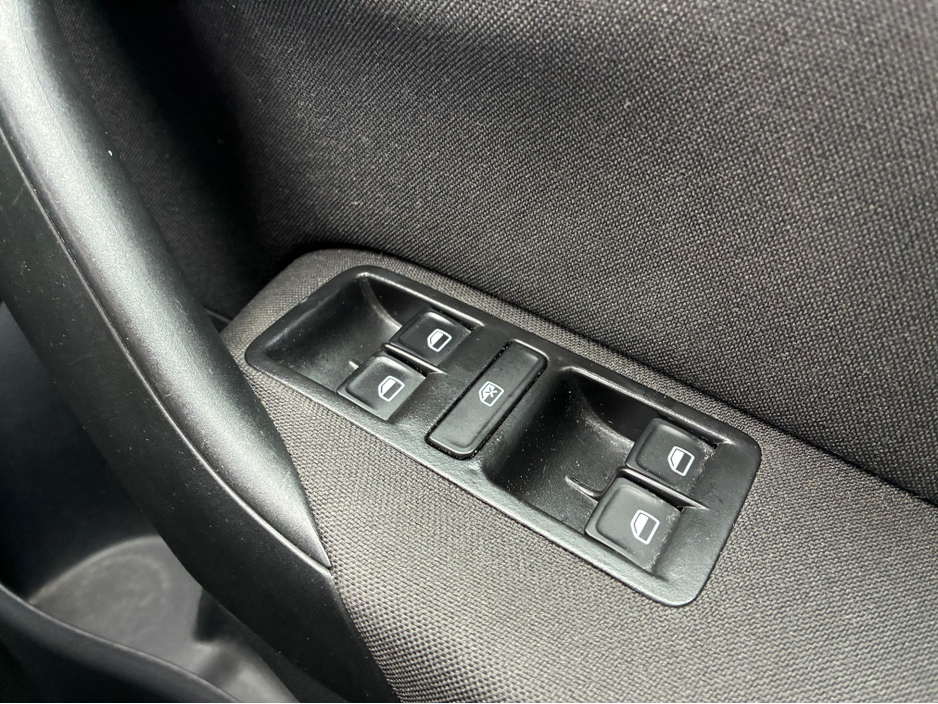 2016 Volkswagen Polo - image 21