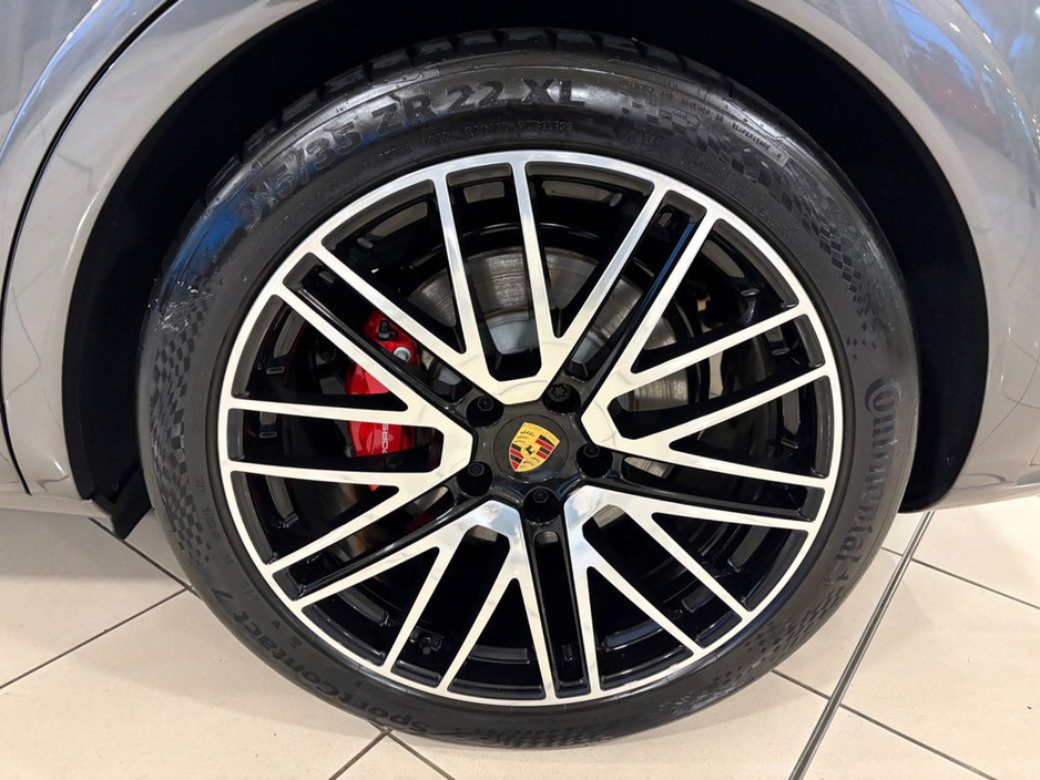 2024 Porsche Cayenne - image 11