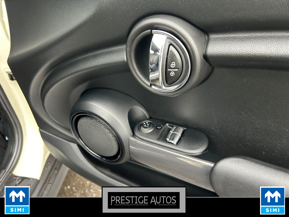 2014 MINI Hatch - image 18