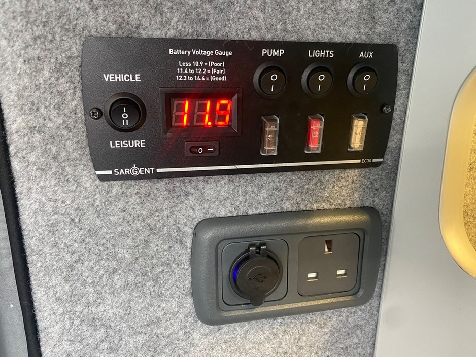 2018 Volkswagen Transporter - image 21