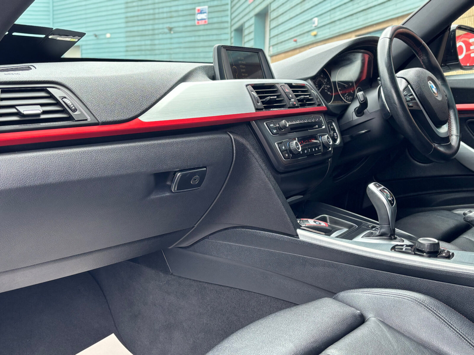 2013 BMW 3 Series - image 12