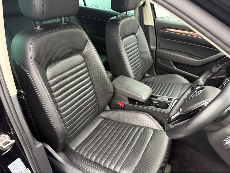 2020 Volkswagen Passat - image 10