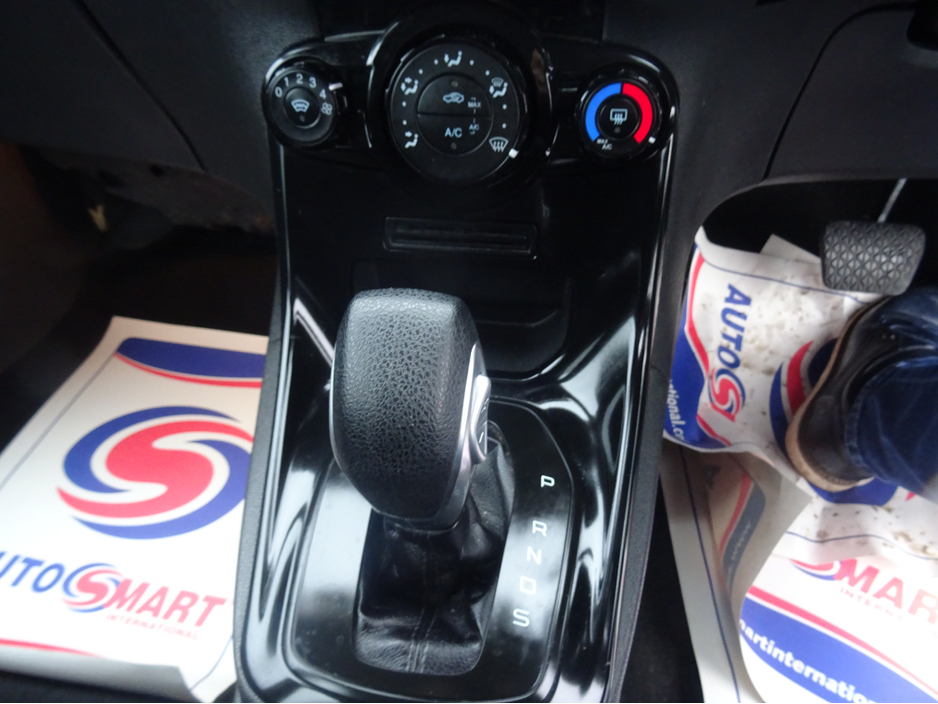 2015 Ford Fiesta TITANIUM  AUTOMATIC 1.0 ECO 100PS €9,250