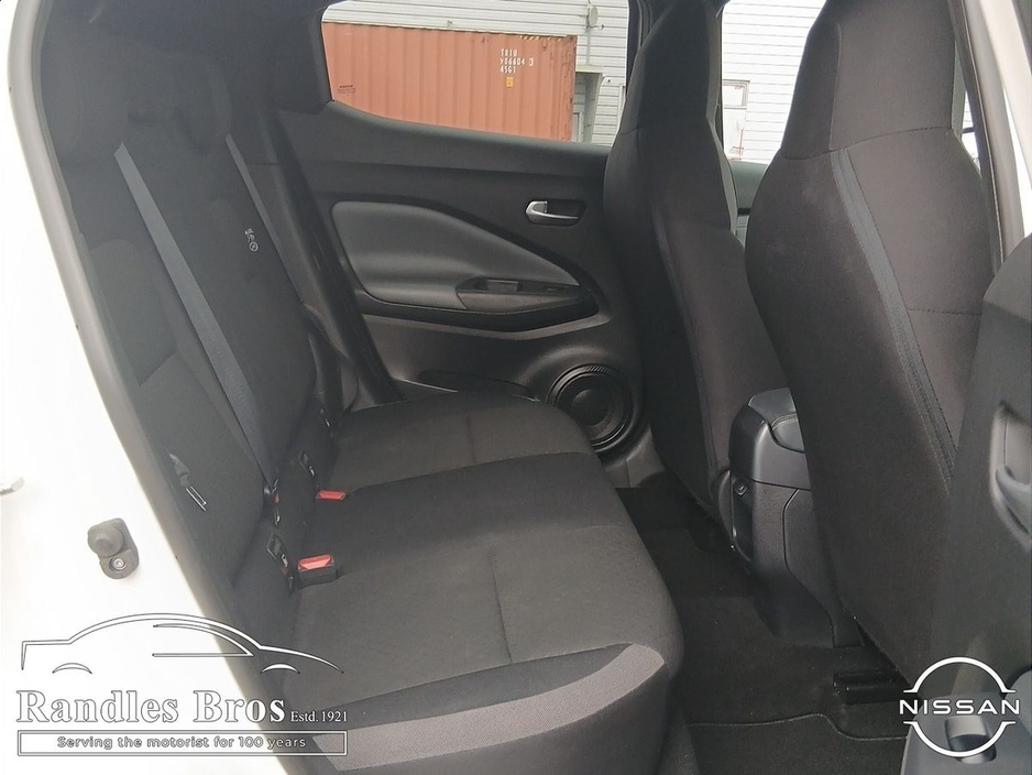 2021 Nissan Juke - image 14