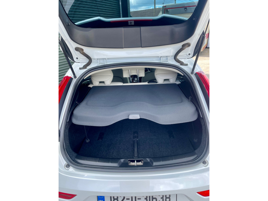 2018 Volvo V40 - image 27