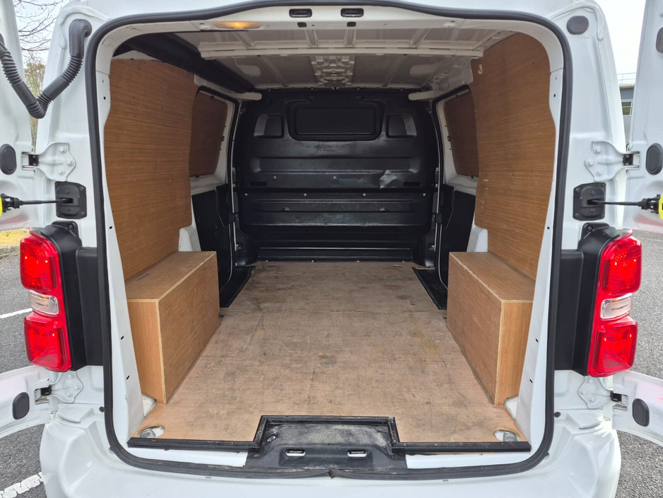 2022 Opel Vivaro - image 17