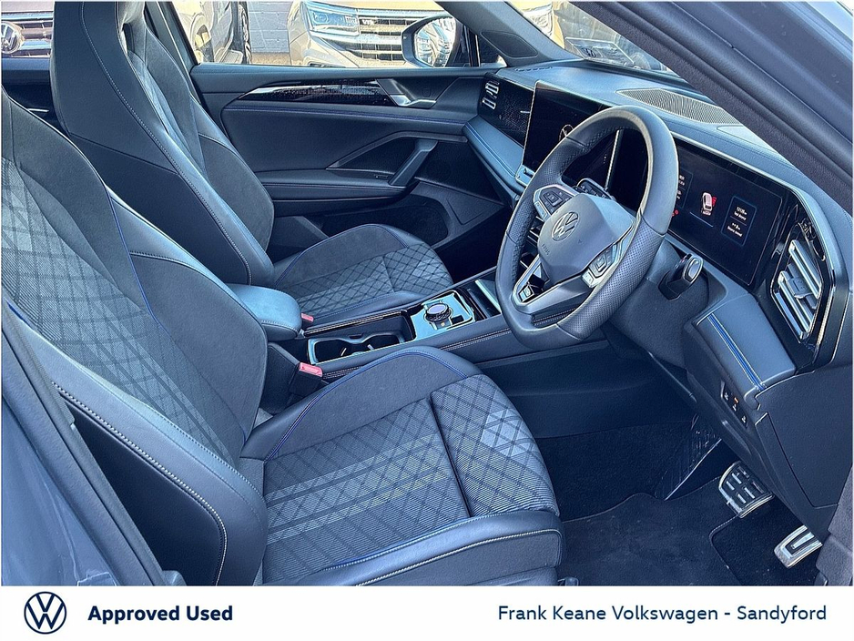 2025 Volkswagen Tiguan - image 23