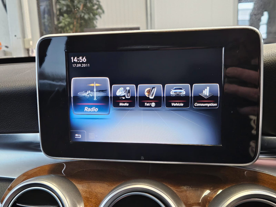 2015 Mercedes-Benz C Class - image 14