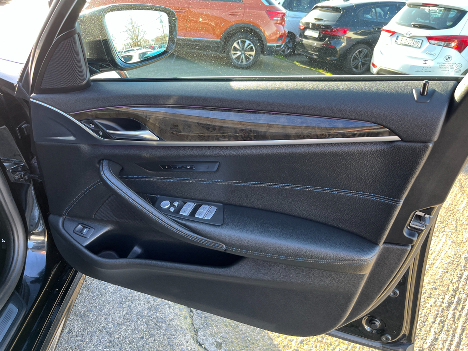 2018 BMW 5 Series - image 13