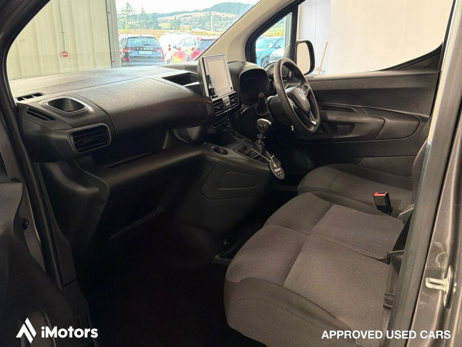 2022 Vauxhall Combo - image 12