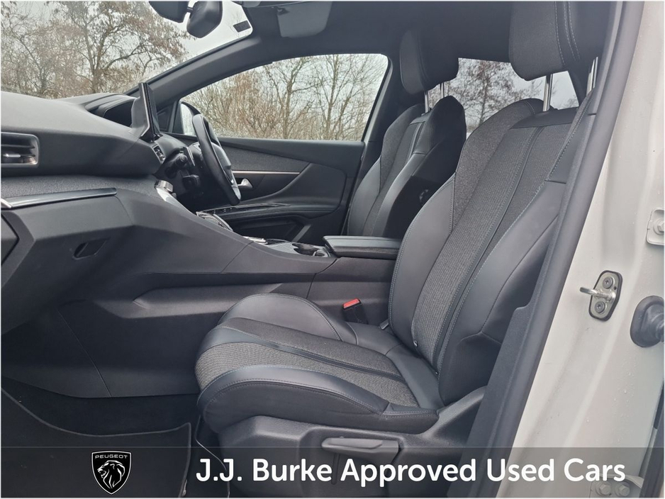 2023 Peugeot 3008 - image 8