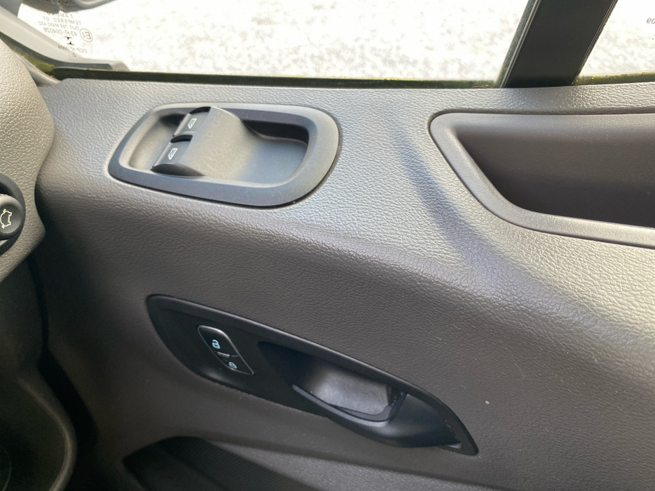 2022 Ford Transit - image 17