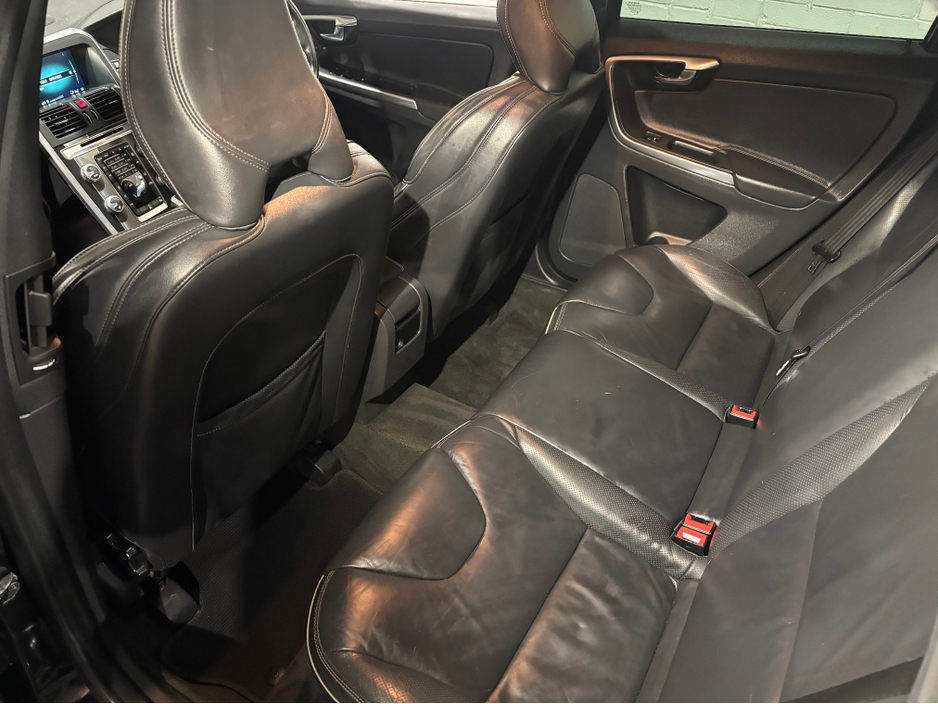 2016 Volvo XC60 - image 22
