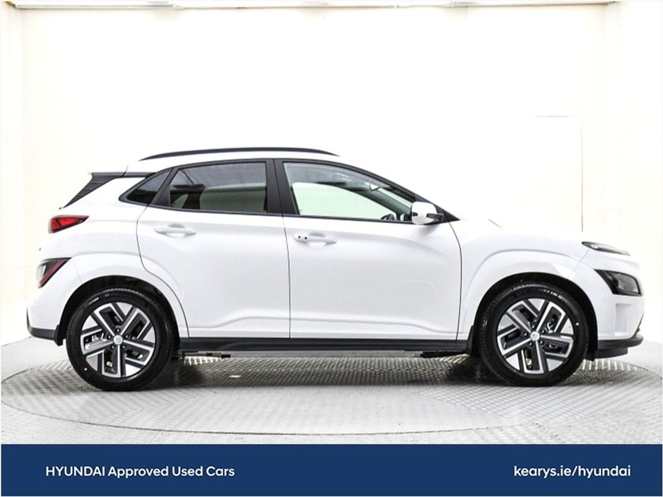 2023 Hyundai Kona EV Executive 39 kWh €22,490