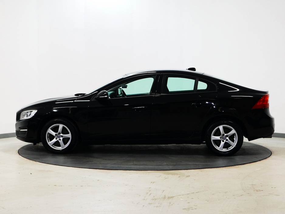 2017 Volvo S60 - image 7