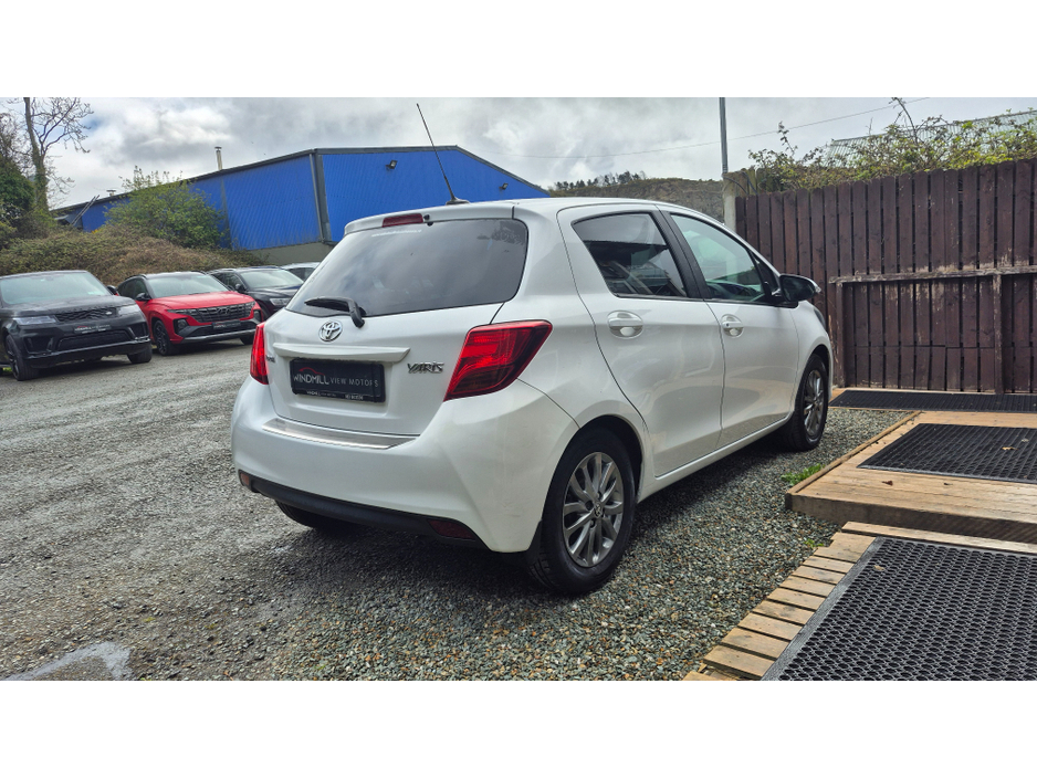 2016 Toyota Vitz - image 7