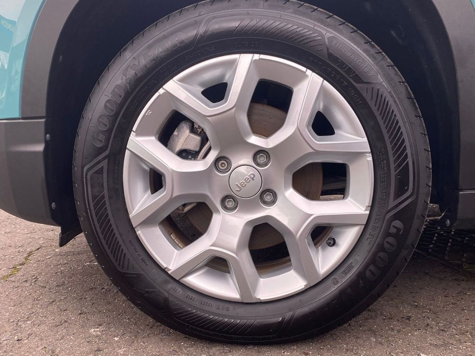 2025 Jeep Avenger - image 10