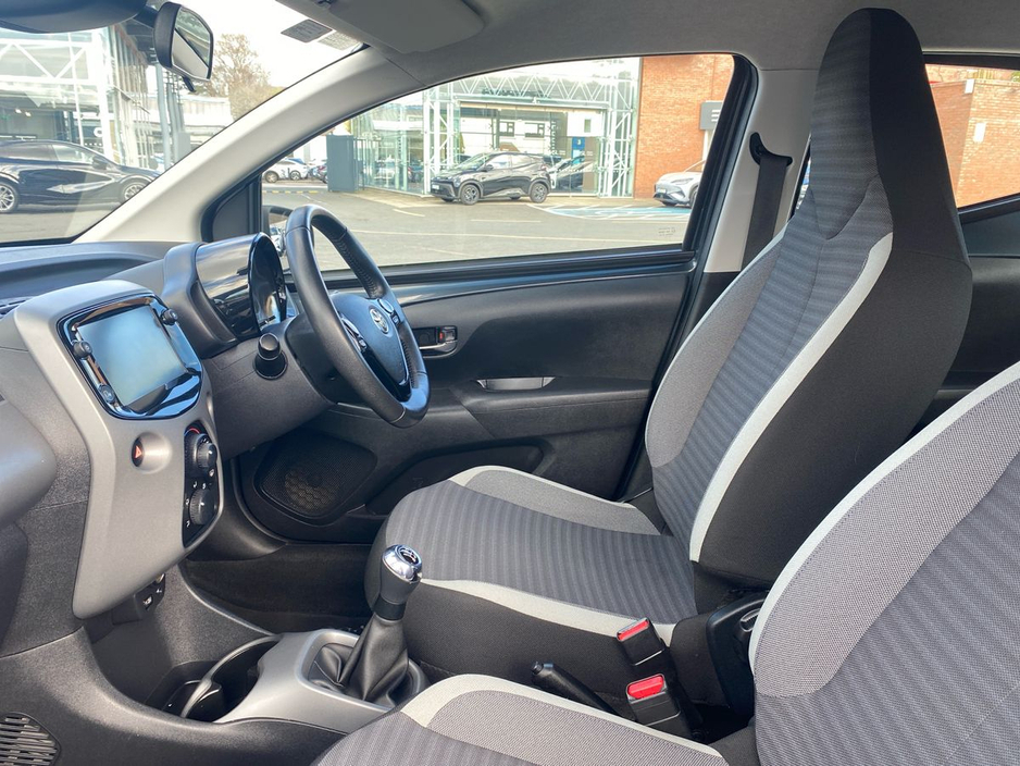 2020 Toyota Aygo - image 14