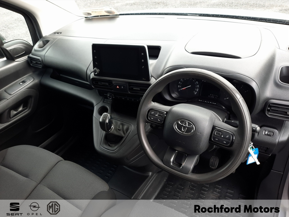 2021 Toyota Proace - image 9