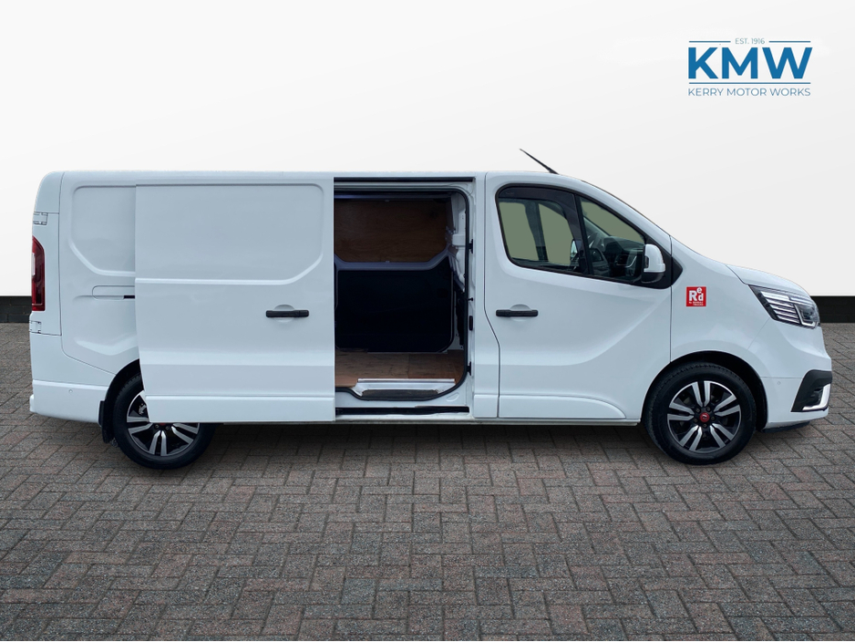 2024 Renault Trafic Red edition LWB 2.0 170BHP Automatic €31,500