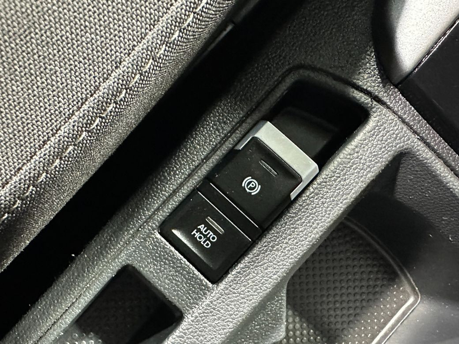 2025 Volkswagen T-Roc - image 24