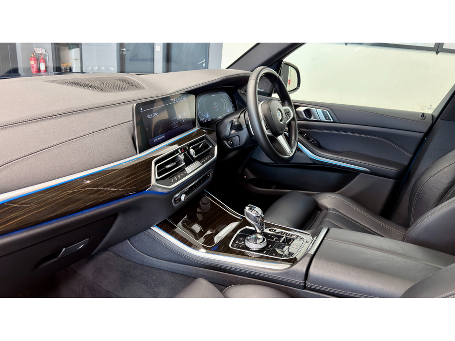 2020 BMW X5 - image 20