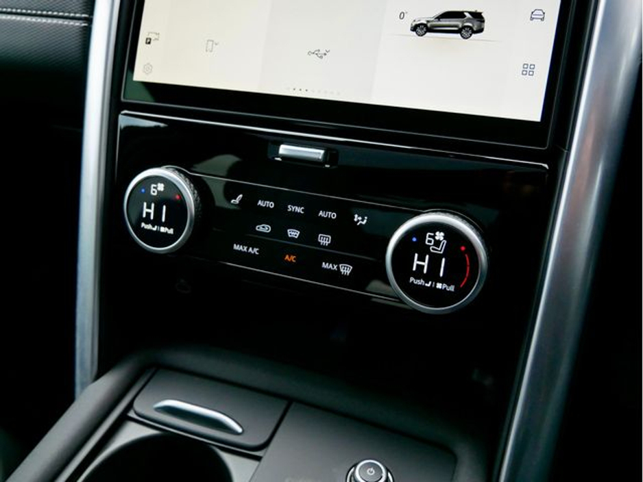 2025 Land Rover Discovery - image 27