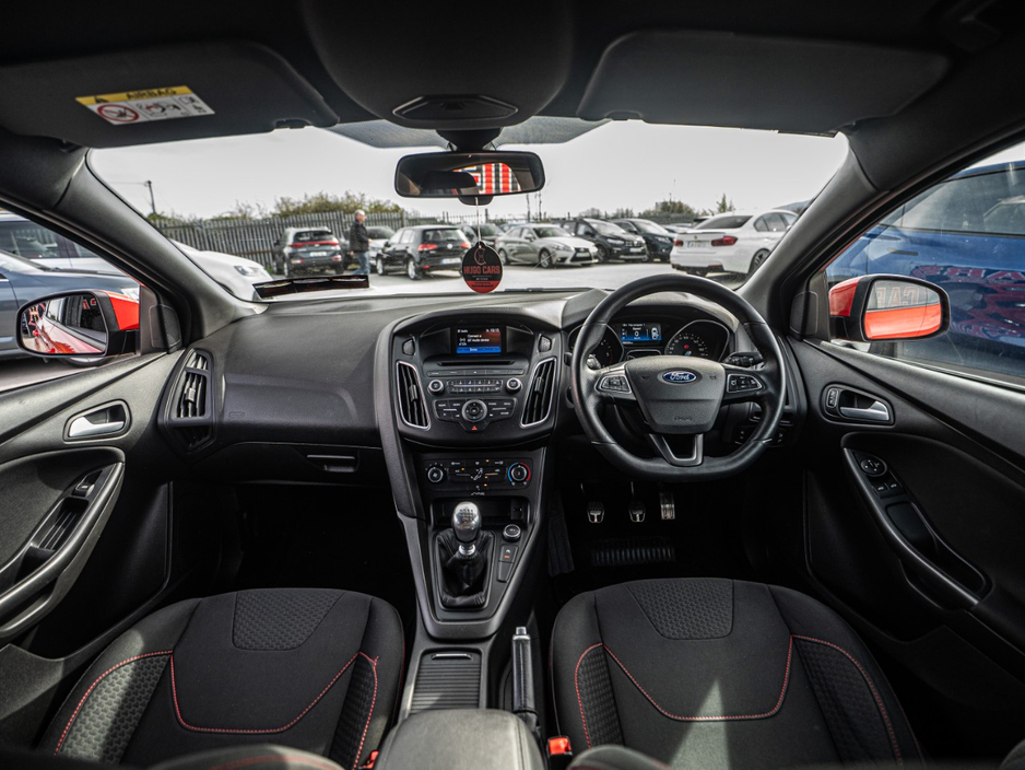 2017 Ford Focus - image 8